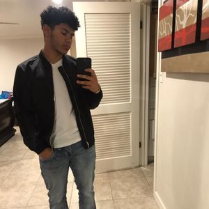 Meet your Posher, Carlos